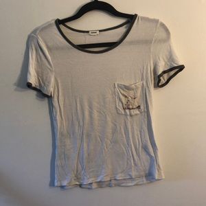 Trendy T-shirt with flower on pocket